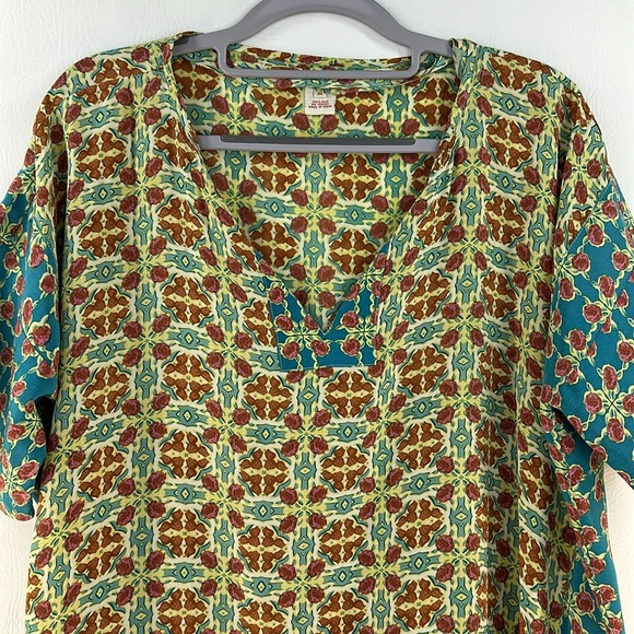 Sundance Short Sleeve Silk Top - Picture 2 of 7